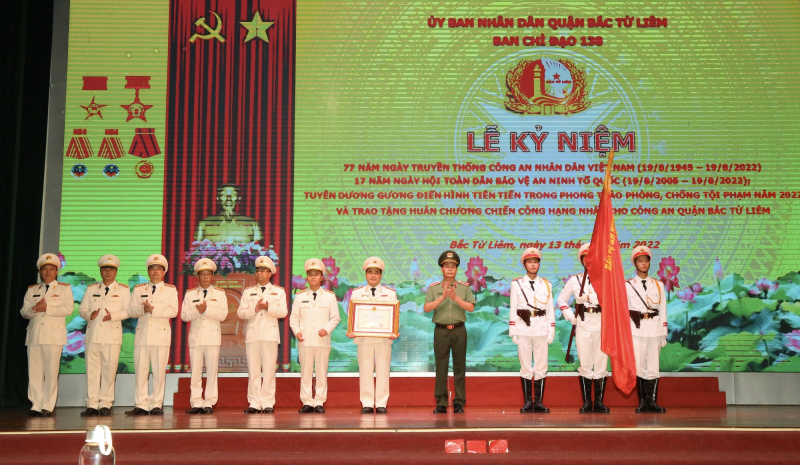 Công an quận Bắc Từ Liêm đón nhận Huân chương Chiến công hạng Nhất